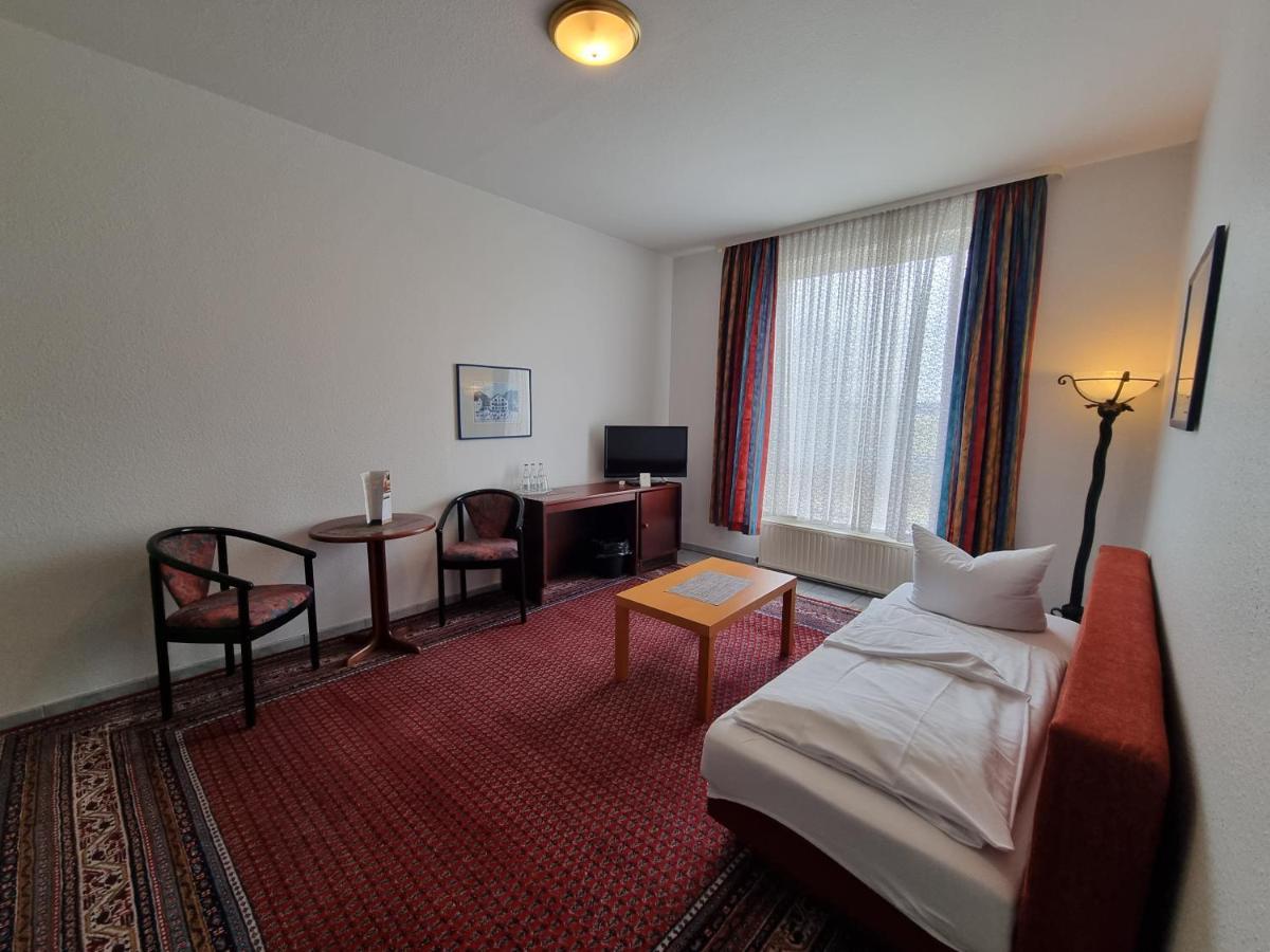 Erbenholz Hotel Laatzen ภายนอก รูปภาพ