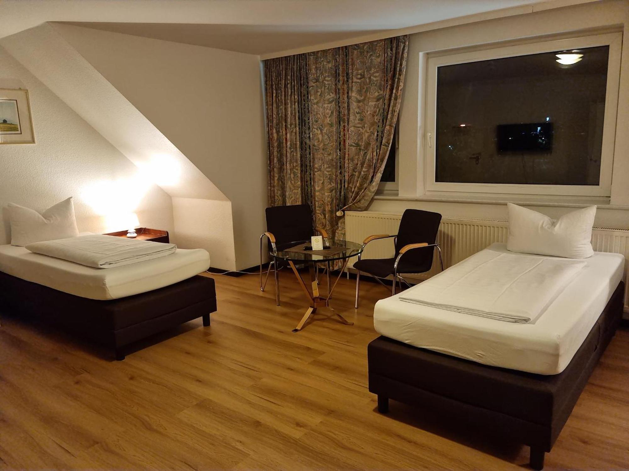 Erbenholz Hotel Laatzen ภายนอก รูปภาพ