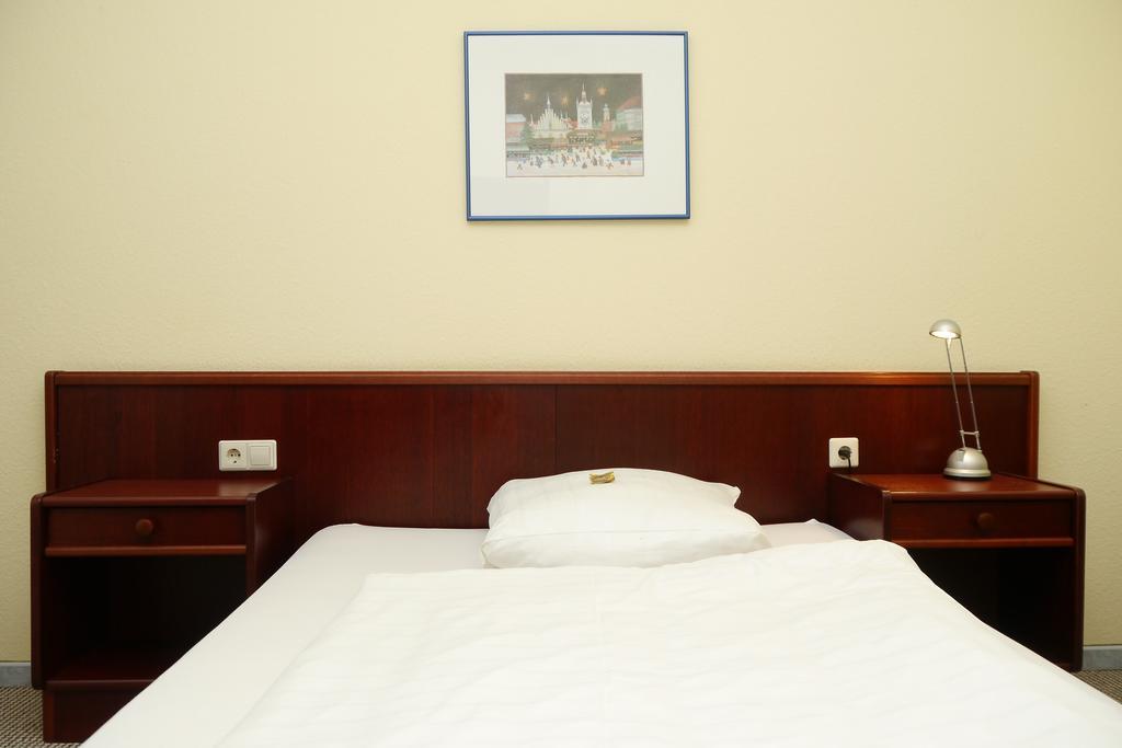 Erbenholz Hotel Laatzen ภายนอก รูปภาพ